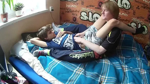 Store Two young friends doing gay acts that turned into a cumshot samlede rør