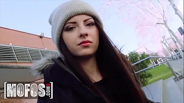Grote Italian Teen (Rebecca Volpetti) Getting Her Ass Fucked In Public - MOFOS totale buis