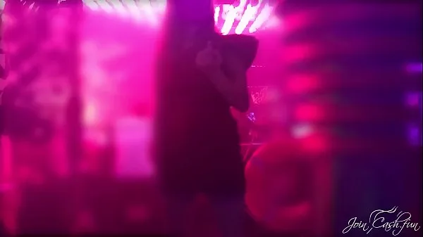 Grote Slut Sensual Blowjob Stranger's Big Cock and Swallow Cum in Nightclub Toilet totale buis