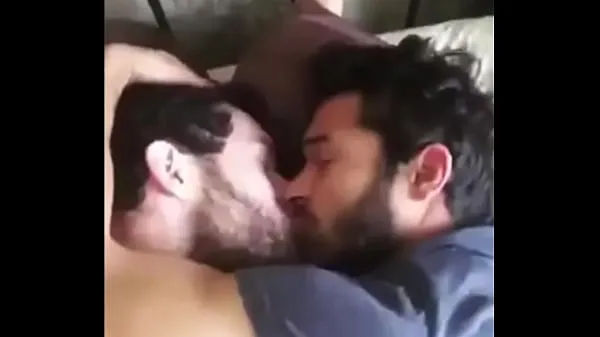 Stor Hot Gay Kiss Between Two Indians totalt rör
