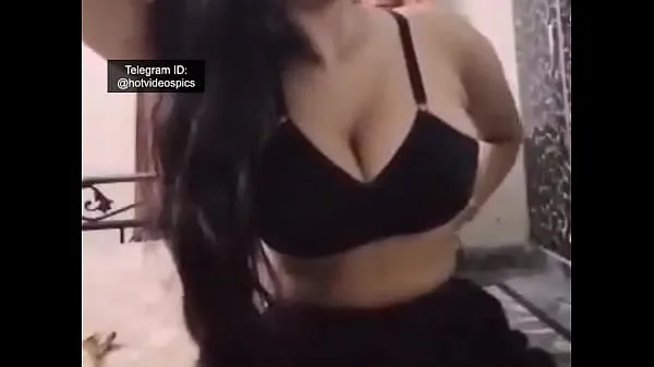 Jumlah Tiub GF showing big boobs on webcam besar