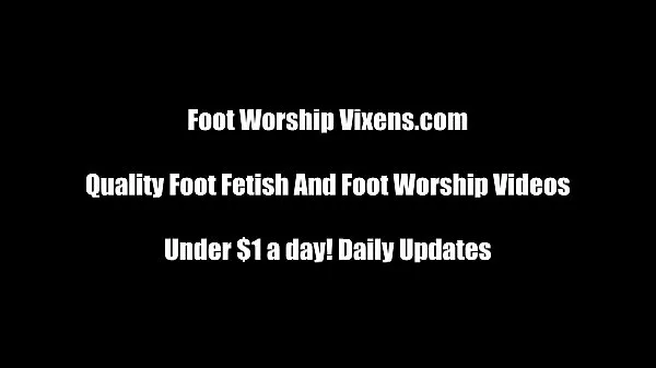 Velika girl made to worship feet skupna cev
