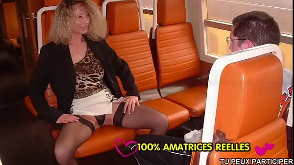 Grote Virgin boy and horny mom in train totale buis