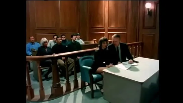 Μεγάλο Blonde public prosecutor and young brunette accused are doing each other in full view of judge in his room συνολικό σωλήνα