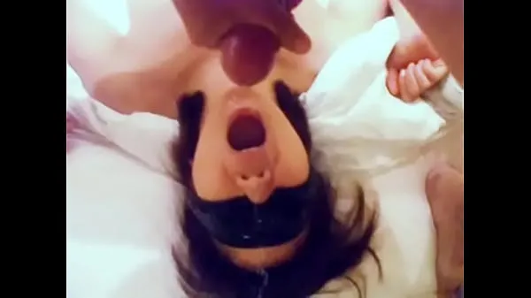 Большая Японская эякуляция в рот в любительском видео общая труба