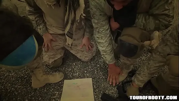 大TOUR OF BOOTY - Local Arab Working Girl Lets American Soldier Tap Dat Azz总管
