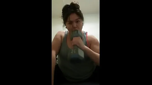 Grote A day in the life of Dee. Oral and arms work out then dee sends off a personal email video. Lastly watch dee play with her present totale buis
