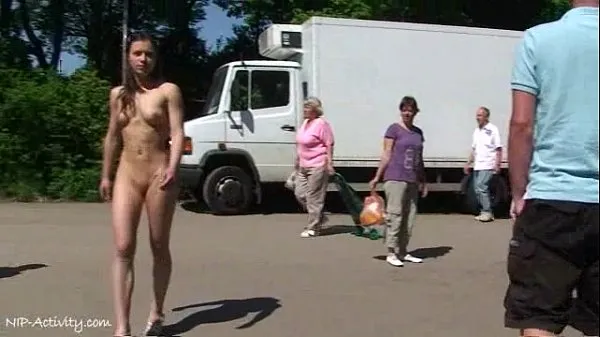 Velika July - Cute German Babe Naked In Public Streets skupna cev