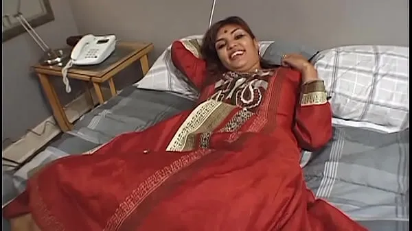 Store Indian girl is doing her first porn casting and gets her face completely covered with sperm samlede rør