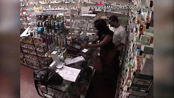 Tubo grande The owner of the pharmacy gives the client a and a hidden camera films everything total