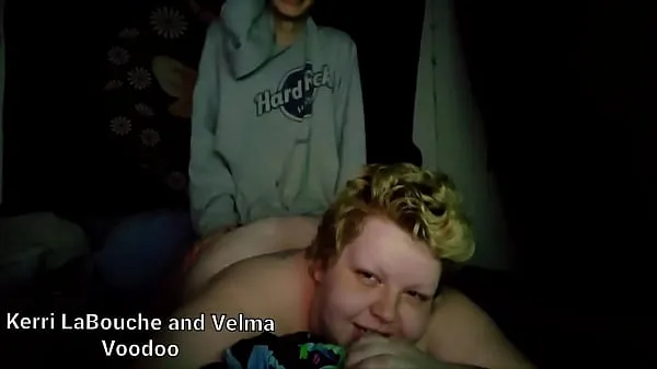 หลอดรวมTrans Girl Kerri Fucks Velma Voodooใหญ่