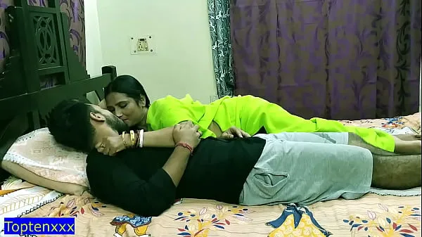 Tabung total Indian xxx milf aunty ko shat first time sex but caught us and he demands sex besar