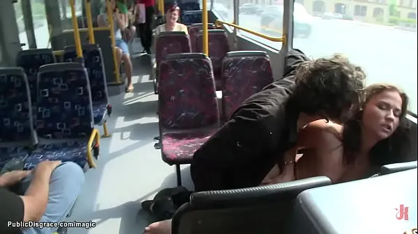 Velika Bound Euro slut fucked in public bus skupna cev