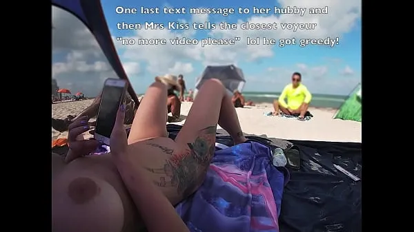 Velika EW 511 - Hubby Films Mrs Kandii Kiss and shows us what the voyeurs look like playing with their cocks when she lays out on the nude beach with her legs spread open for all to see skupna cev
