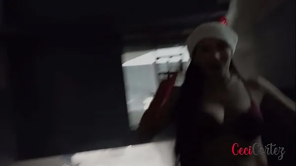 Stor Sexy exhibitionist MILF celebrating Christmas in public totalt rör