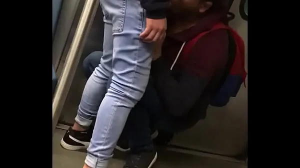 Stor Blowjob in the subway totalt rör