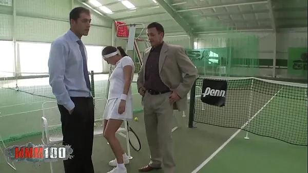 Big Lea Magic fucked in both holes in this threesome on the tennis court celková trubka