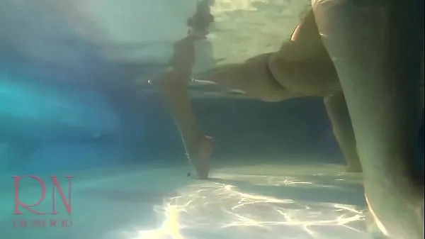 बिग Elegant and flexible babe, swimming underwater in the outdoor swimming pool कुल ट्यूब