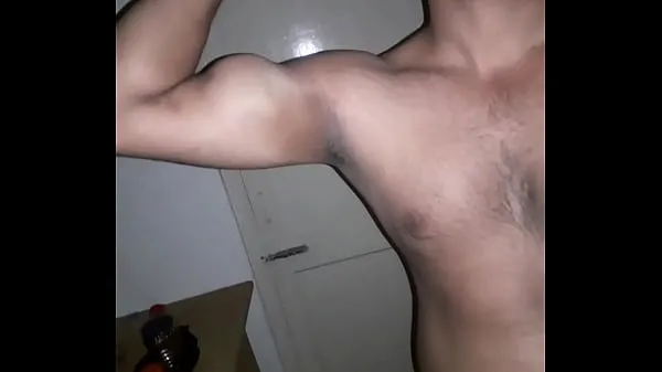 Stor Sexy body show muscle man totalt rör