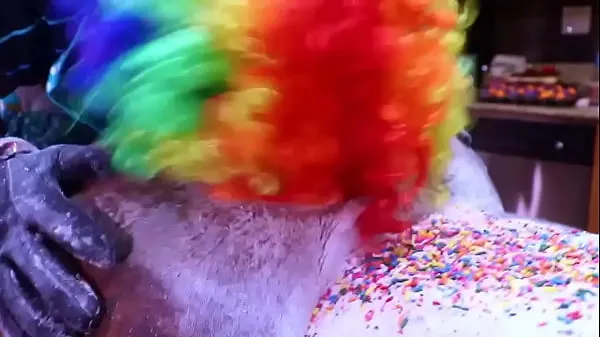 큰 Victoria Cakes Gets Her Fat Ass Made into A Cake By Gibby The Clown 총 튜브