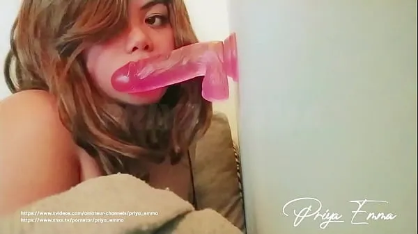 Stor Best Ever Indian Arab Girl Priya Emma Sucking on a Dildo Closeup totalt rör