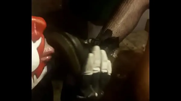 Veľká FlipFlop The Clown at the Twiztid's "Mostasteless 2017" concert worshiping the bottom of Whitney Peyton's right boot totálna trubica