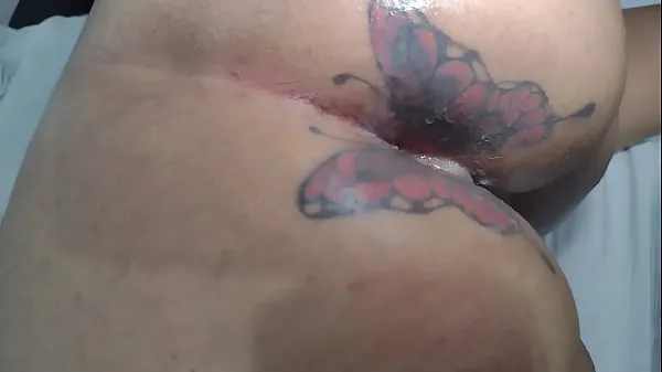 Stor MARY BUTTERFLY happy and smiling being pulled up and fucked by friend without a condom, clogs the ass of cum that comes to flow, all this in front of the corninho that films everything totalt rör