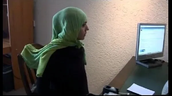 大Moroccan slut Jamila tried lesbian sex with dutch girl(Arabic subtitle总管