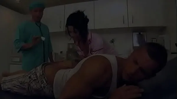 أنبوب Nurse Rihanna Helps a Patient Recover with a Nice Deep Blowjob كبير