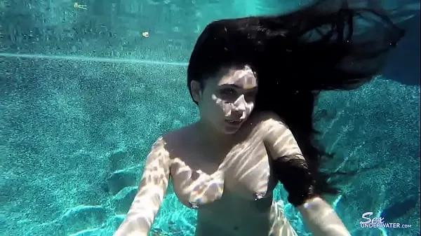 Grote Erotic Mermaid: Aaliyah Hadid pt1 totale buis