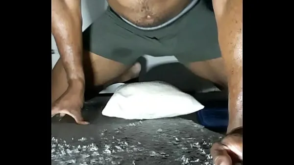 Jumlah Tiub Muscular Male Humping Pillow Desperate To Fuck besar