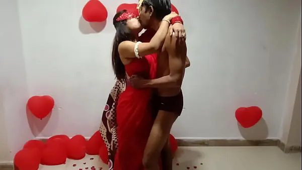 หลอดรวมNewly Married Indian Wife In Red Sari Celebrating Valentine With Her Desi Husband - Full Hindi Best XXXใหญ่
