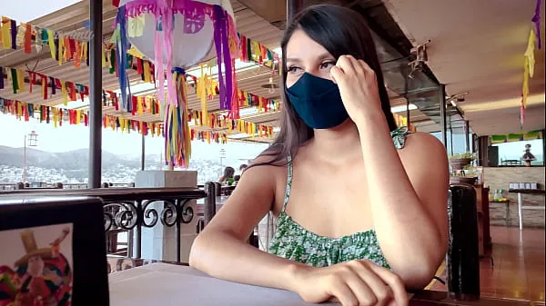 Büyük Mexican Teen Waiting for her Boyfriend at restaurant - MONEY for SEX toplam Tüp