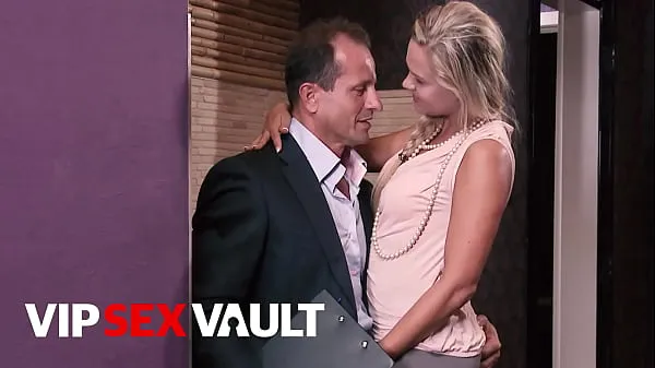 Grote VIP SEX VAULT - Barra Brass - Small Tits Czech Slut Enjoys Being Fucked By This Big Dick Muscled Guy totale buis