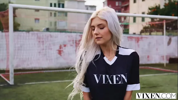 Μεγάλο VIXEN Fangirl Eva Elfie seduces her favourite soccer star συνολικό σωλήνα