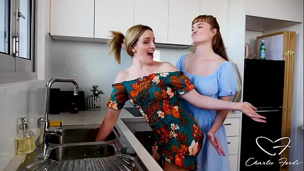 Big Laney eats out Charlie's pussy while her hand is stuck in the sink and she is at her mercy tổng số ống