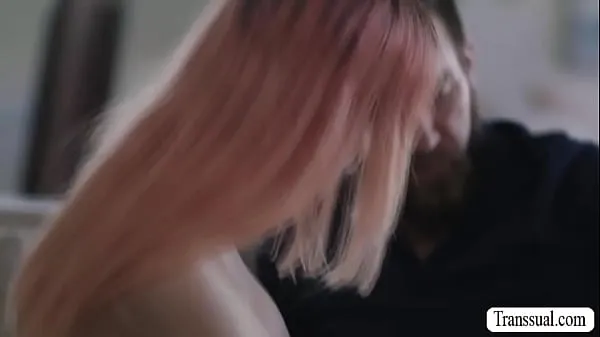 Jumlah Tiub Pink haired TS comforted by her bearded stepdad by licking her ass to makes it wet and he then fucks it so deep and hard besar