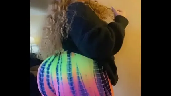 Tabung total Allison been mobn wiggles her big butt so you can cum staring at it besar