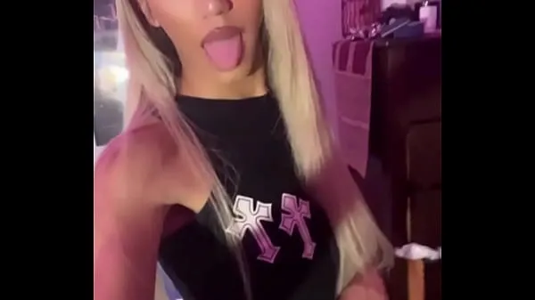 Μεγάλο Sexy Crossdressing Teen Femboy Flashes Her Ass συνολικό σωλήνα