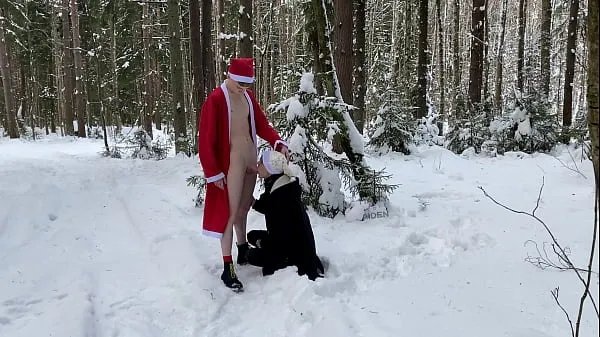 أنبوب Twinks Matty and Aiden naked outdoor blowjob in the winter for Christmas كبير