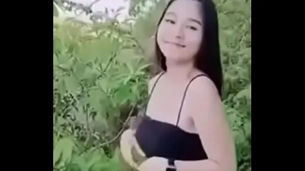 Jumlah Tiub Little Mintra is fucking in the middle of the forest with her husband besar