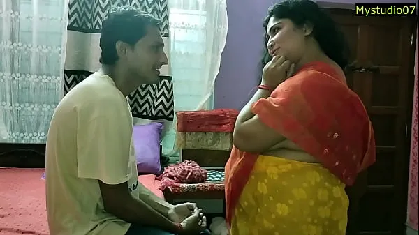 Tabung total Indian Hot Bhabhi XXX sex with Innocent Boy! With Clear Audio besar
