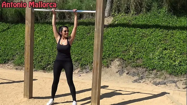 Duża Fucking a Hot Latina in a Public Park całkowita rura