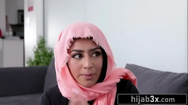 大Hot Muslim Teen Must Suck & Fuck Neighbor To Keep Her Secret (Binky Beaz总管