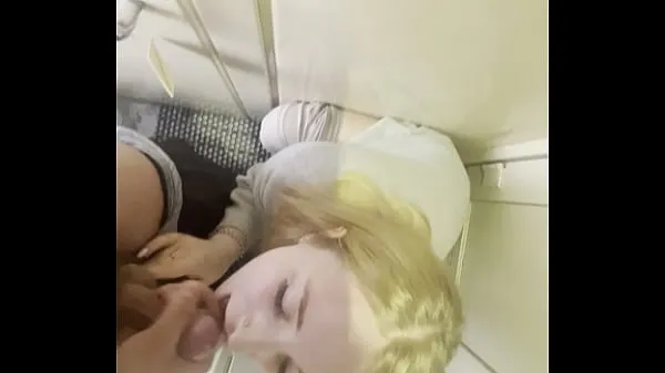 큰 Blonde Student Fucked On Public Train - Risky Sex With Cum In Mouth 총 튜브