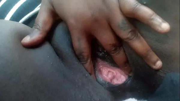 Big Ebony shows you her wonderful pussy in the car early in the morning total Tube