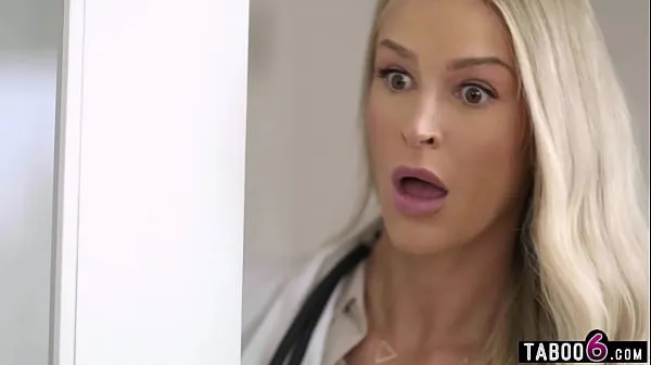 کل ٹیوب Hot blonde doctor Emma Hix finds a patient jerking off in her office and she needed to know more بڑا