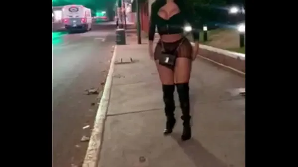 Velika MEXICAN PROSTITUTE WITH HER ASS SHOWING IT IN PUBLIC skupna cev