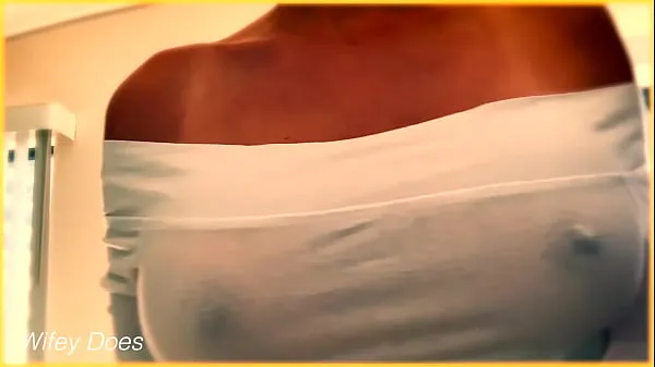 Tubo grande PREVIEW - WIFE shows amazing tits in braless wet shirt total