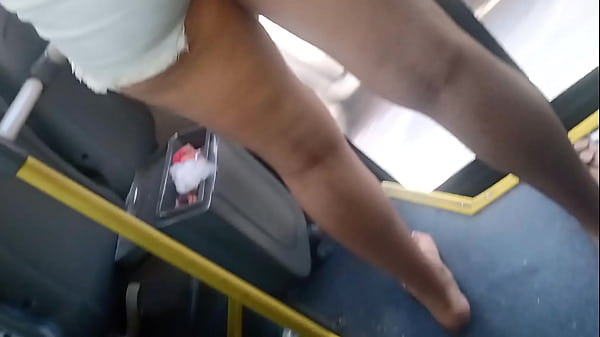 Μεγάλο Novinha Gostosa de Shortinho punched on the bus in Sp συνολικό σωλήνα